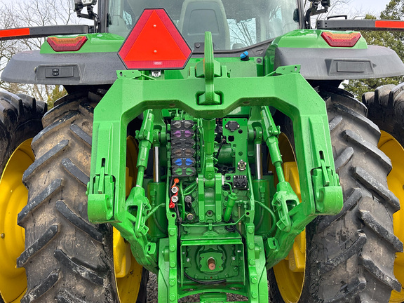 2025 John-Deere 8R 340