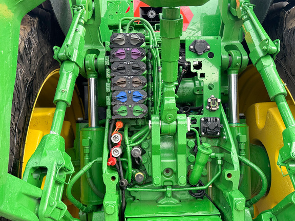 2025 John-Deere 8R 340