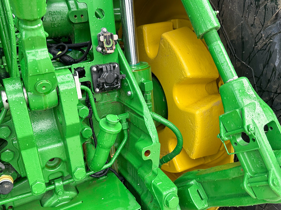 2025 John-Deere 8R 340