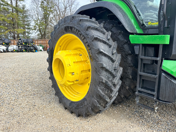 2025 John-Deere 8R 340