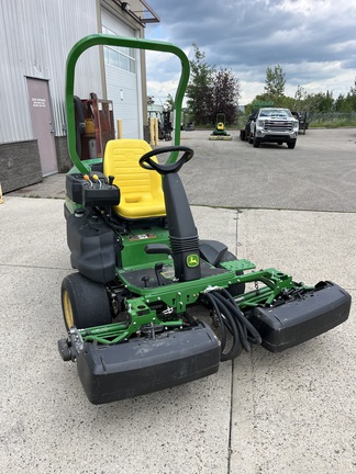 Used 2021 John Deere 2400 PrecisionCut Tri-Plex Greens / Tee  Mower Riding Greens Mowers at Horizon Ag & Turf in Calgary, AB - Photo2
