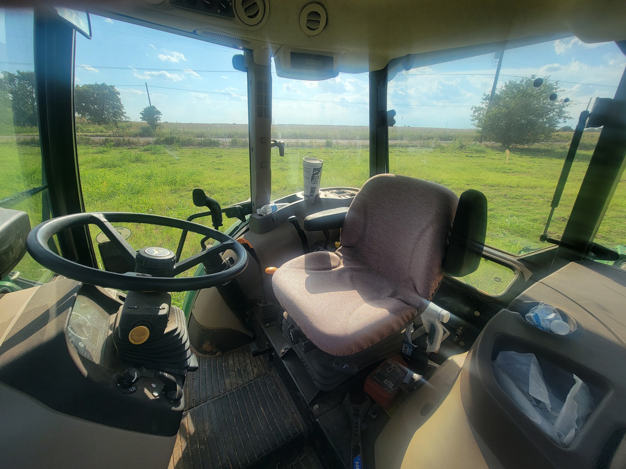 2014 John Deere 5065E Image 6