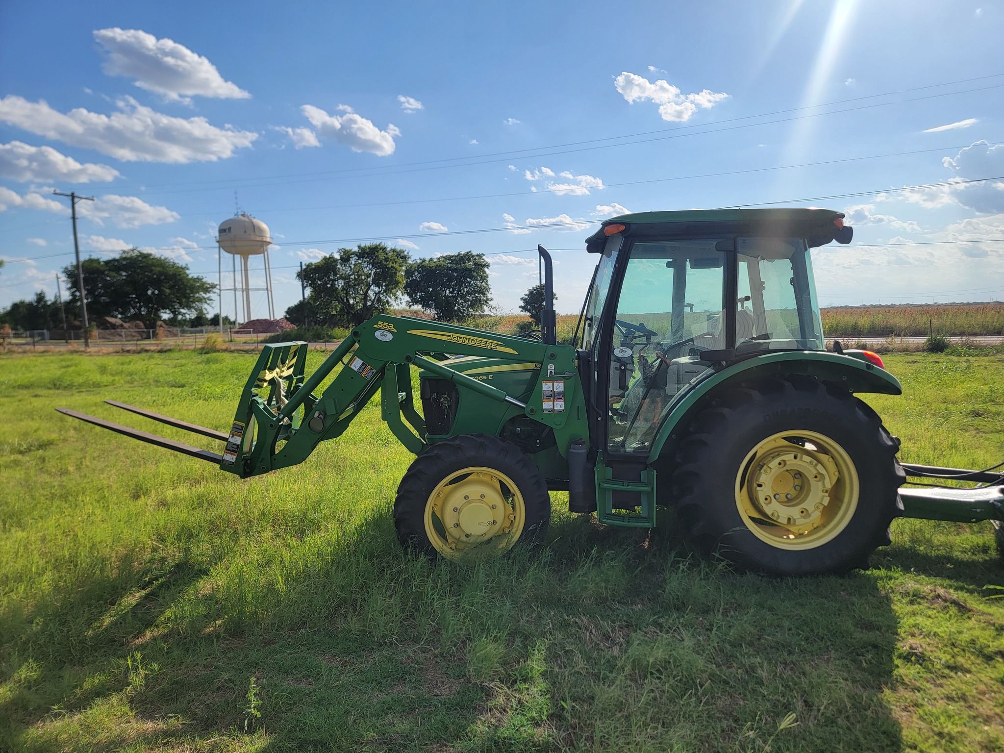 2014 John Deere 5065E Image 1