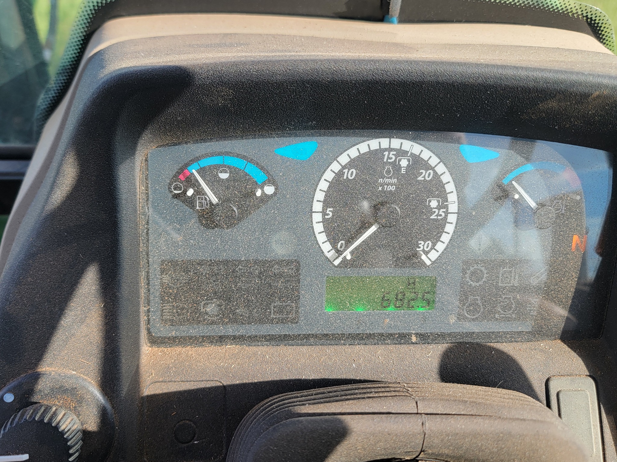 2014 John Deere 5065E Image 5