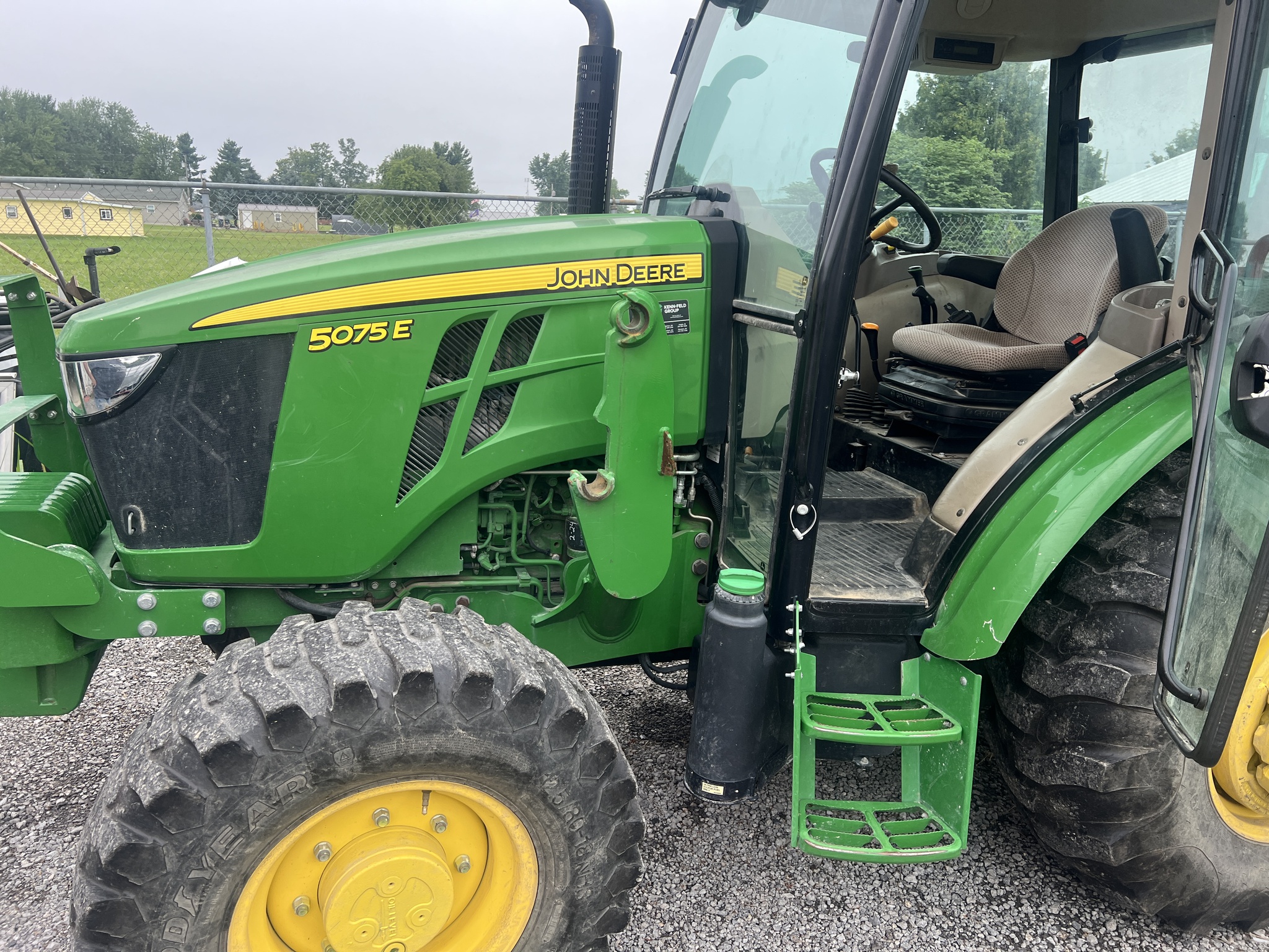 2018 John Deere 5075E Image 4