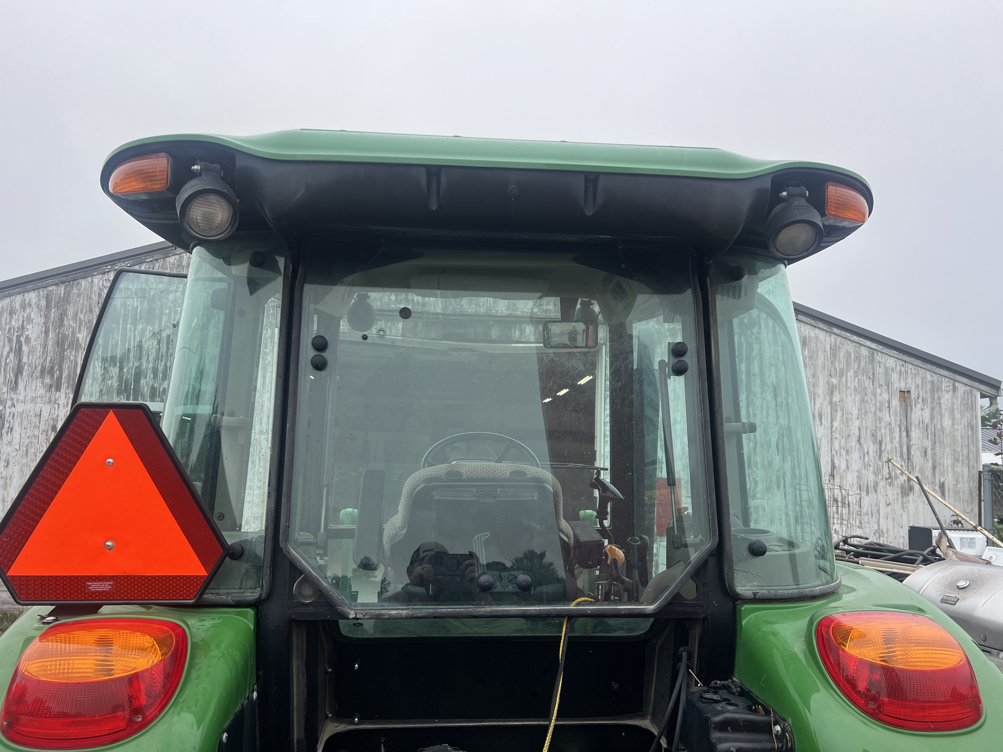 2018 John Deere 5075E Image 8
