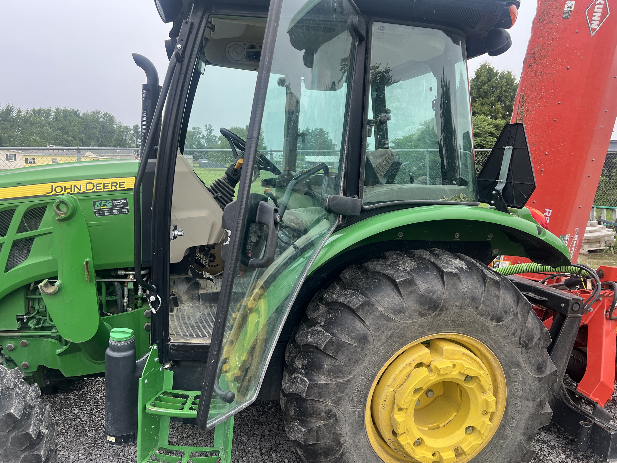 2018 John Deere 5075E Image 5