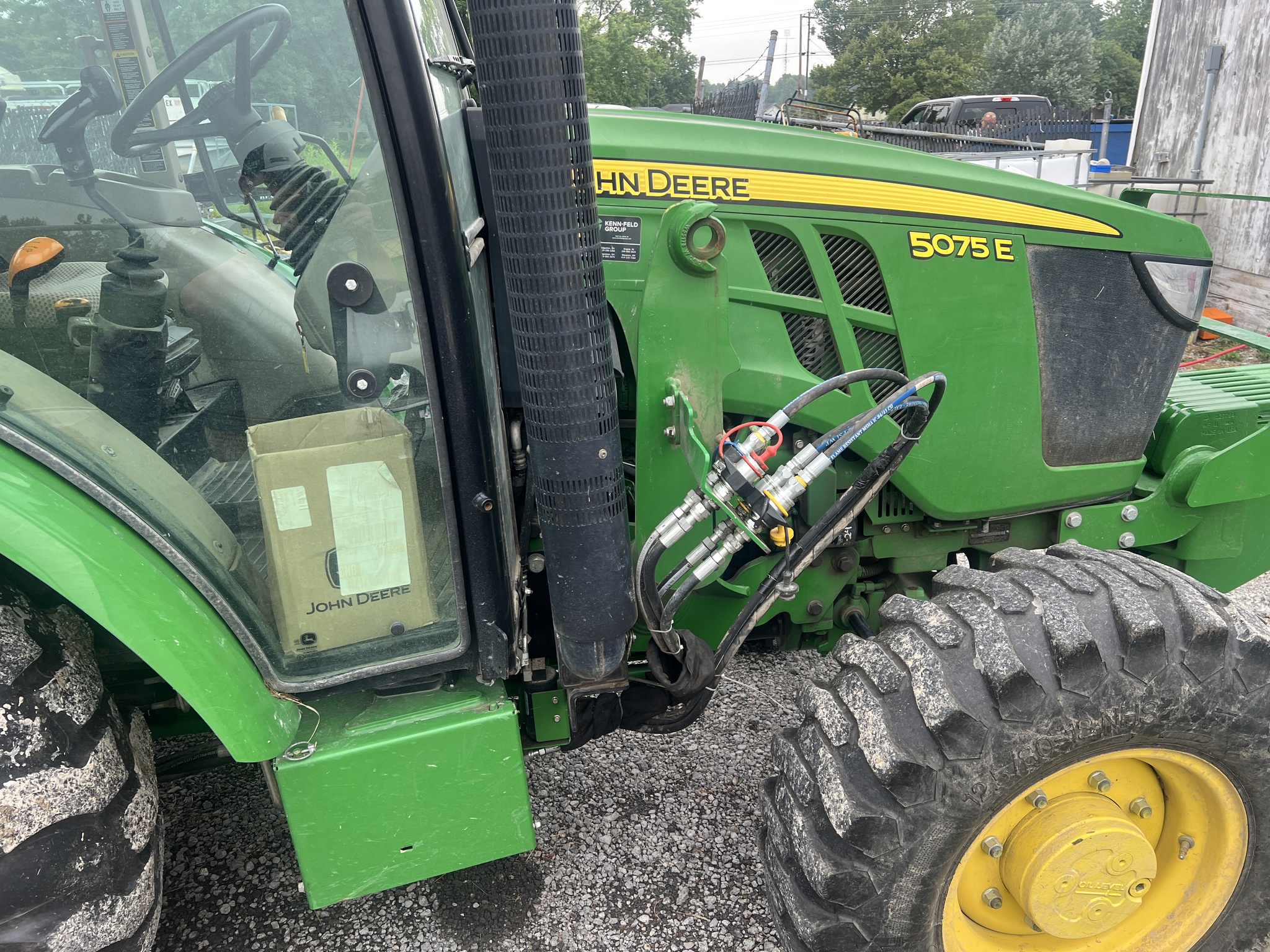2018 John Deere 5075E Image 11