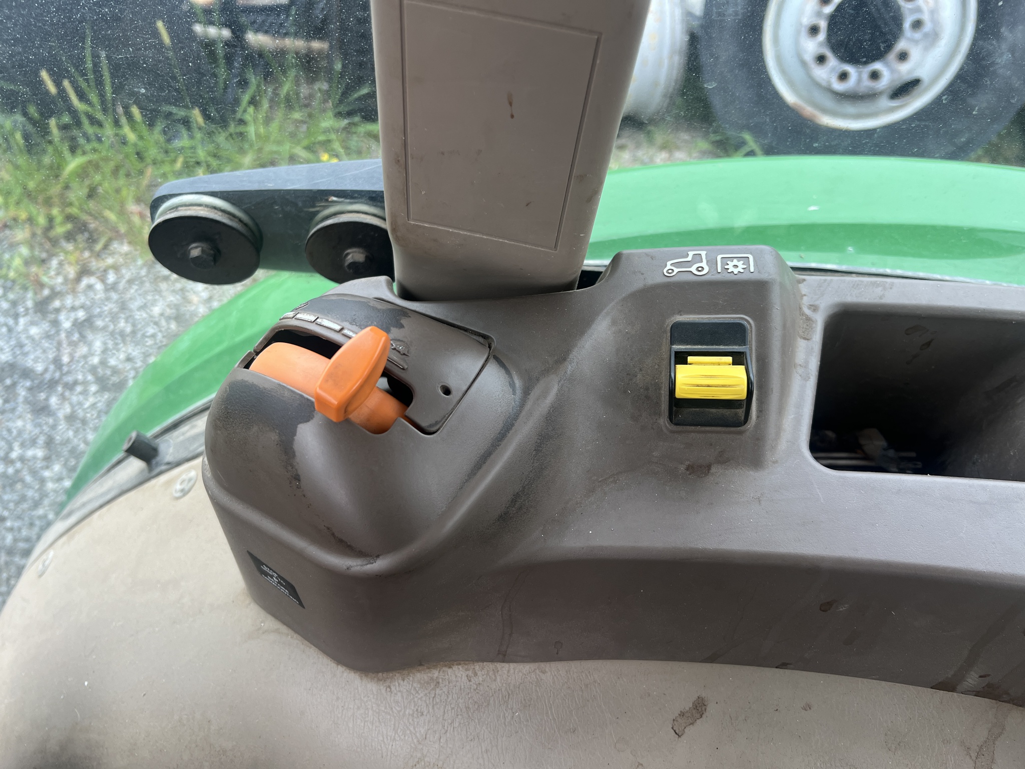 2018 John Deere 5075E Image 18