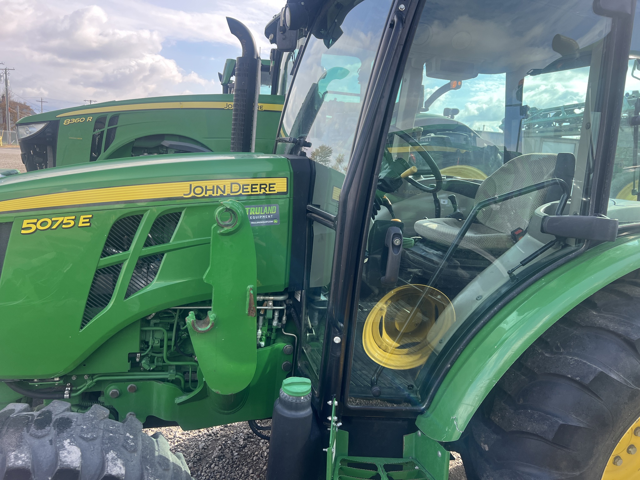 2018 John Deere 5075E Image 4