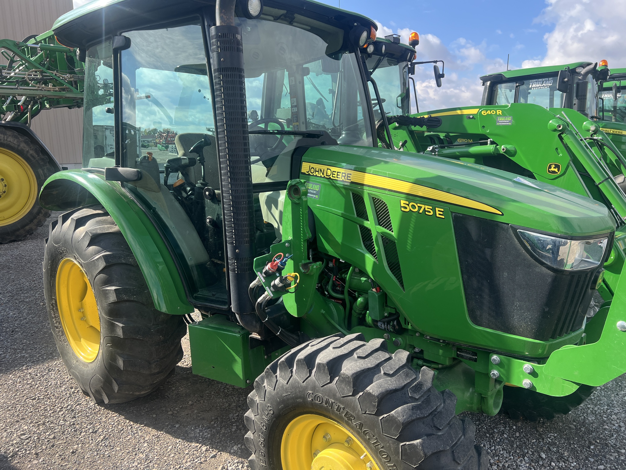 2018 John Deere 5075E Image 1