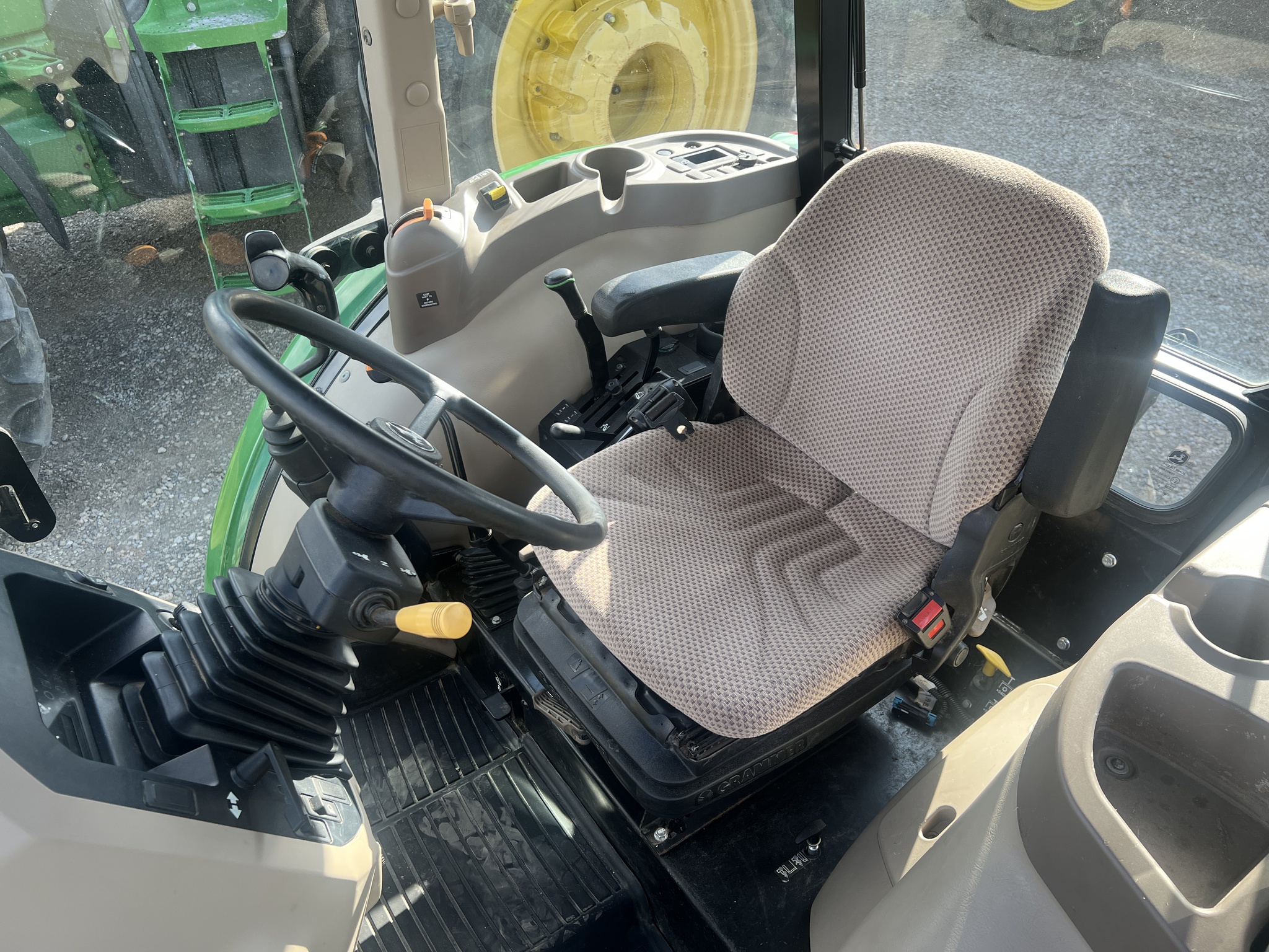 2018 John Deere 5075E Image 9