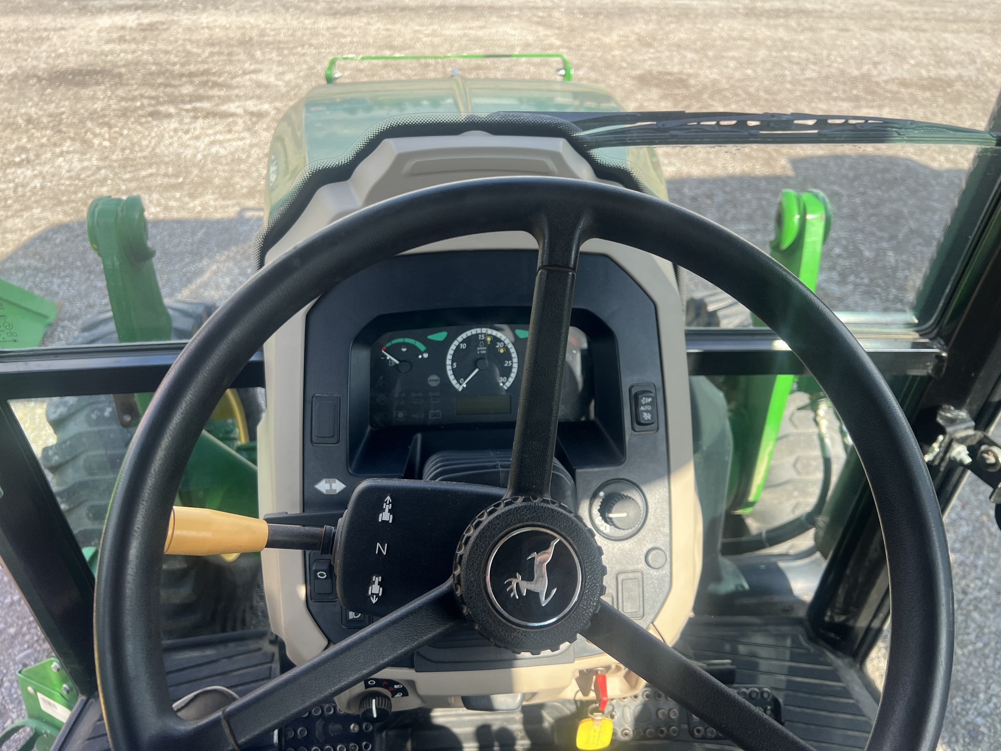 2018 John Deere 5075E Image 11