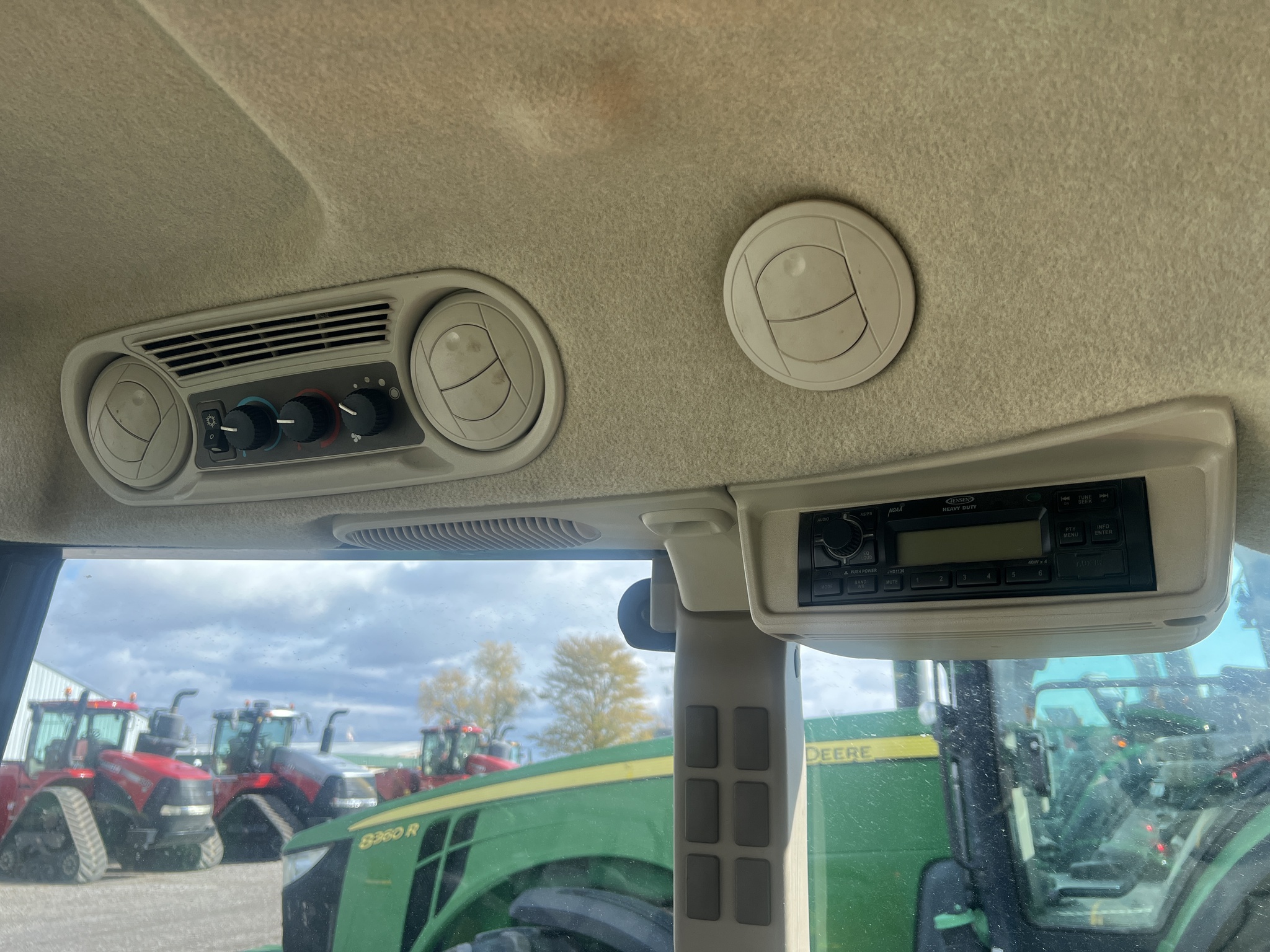 2018 John Deere 5075E Image 14