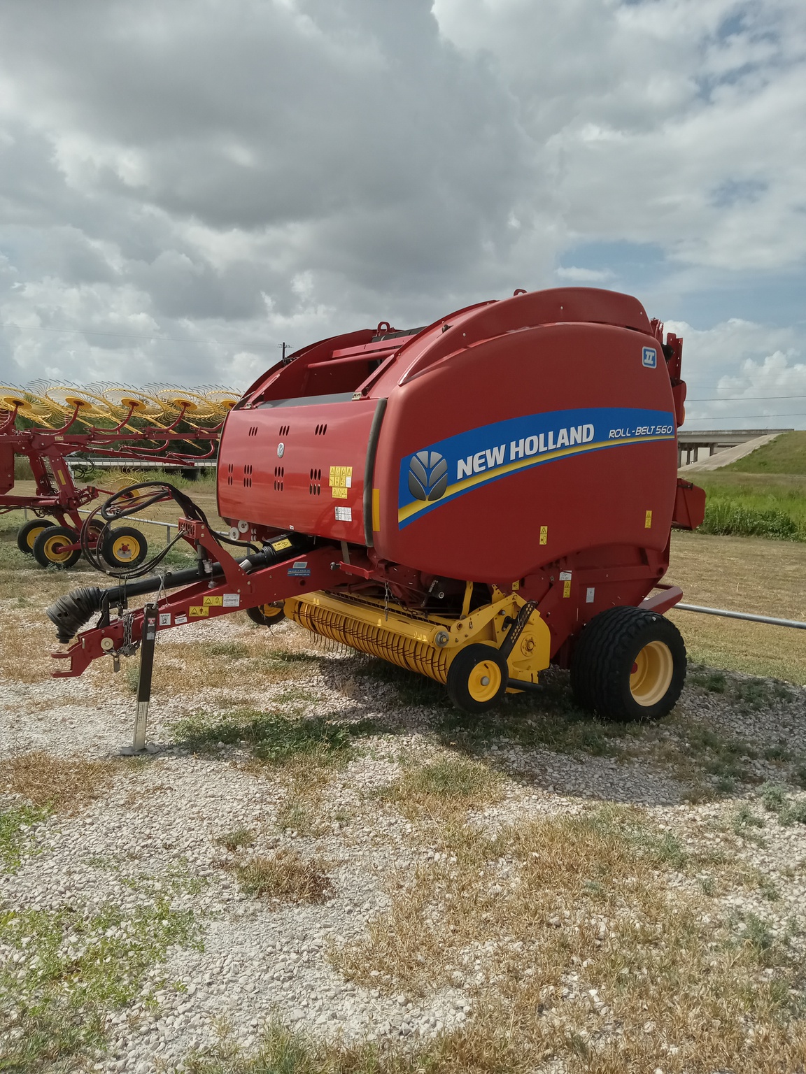 2021 New Holland Rollbelt 560 Image 1