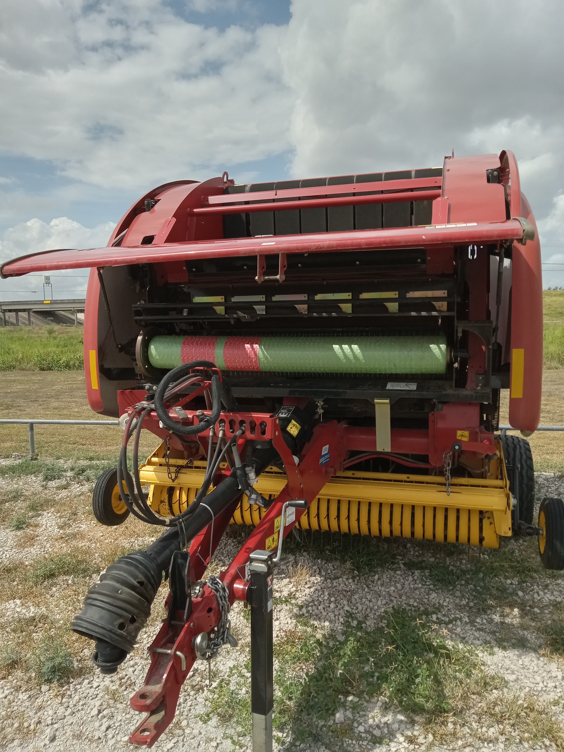 2021 New Holland Rollbelt 560 Image 3