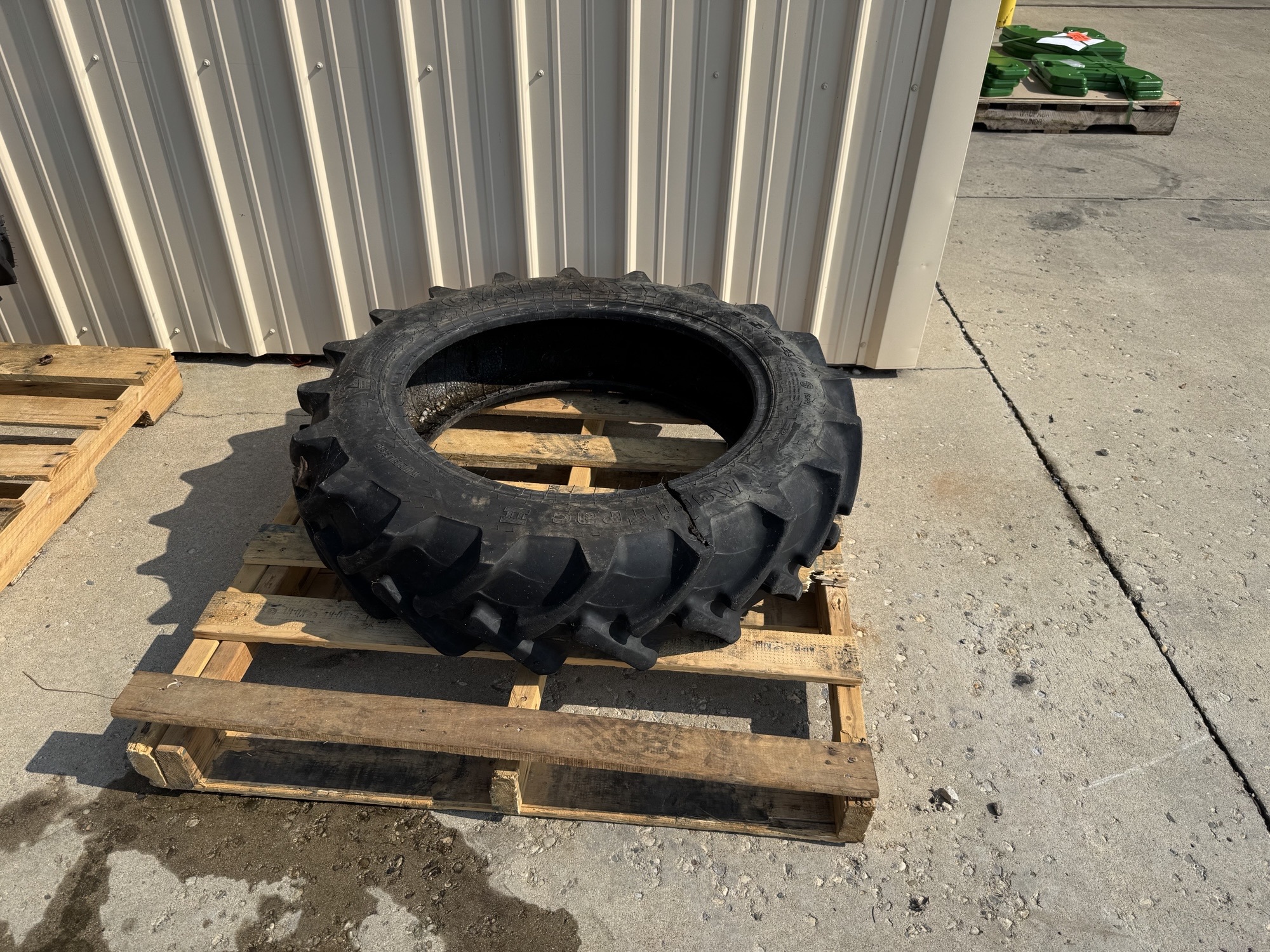 John Deere 9.5-24 Image 1