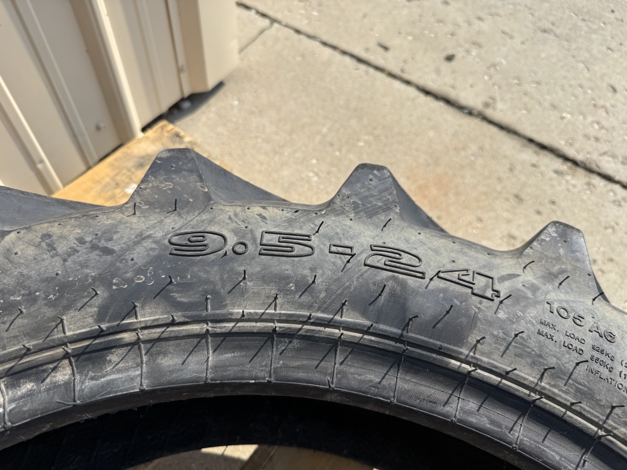John Deere 9.5-24 Image 2