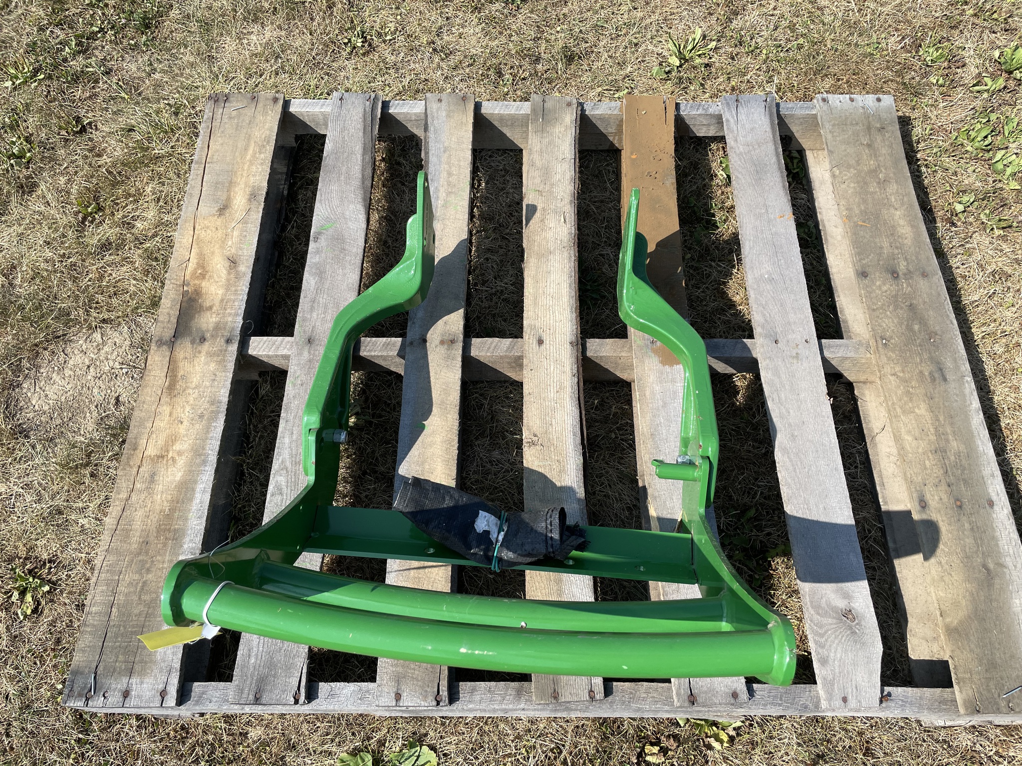 John Deere 3320 Image 2