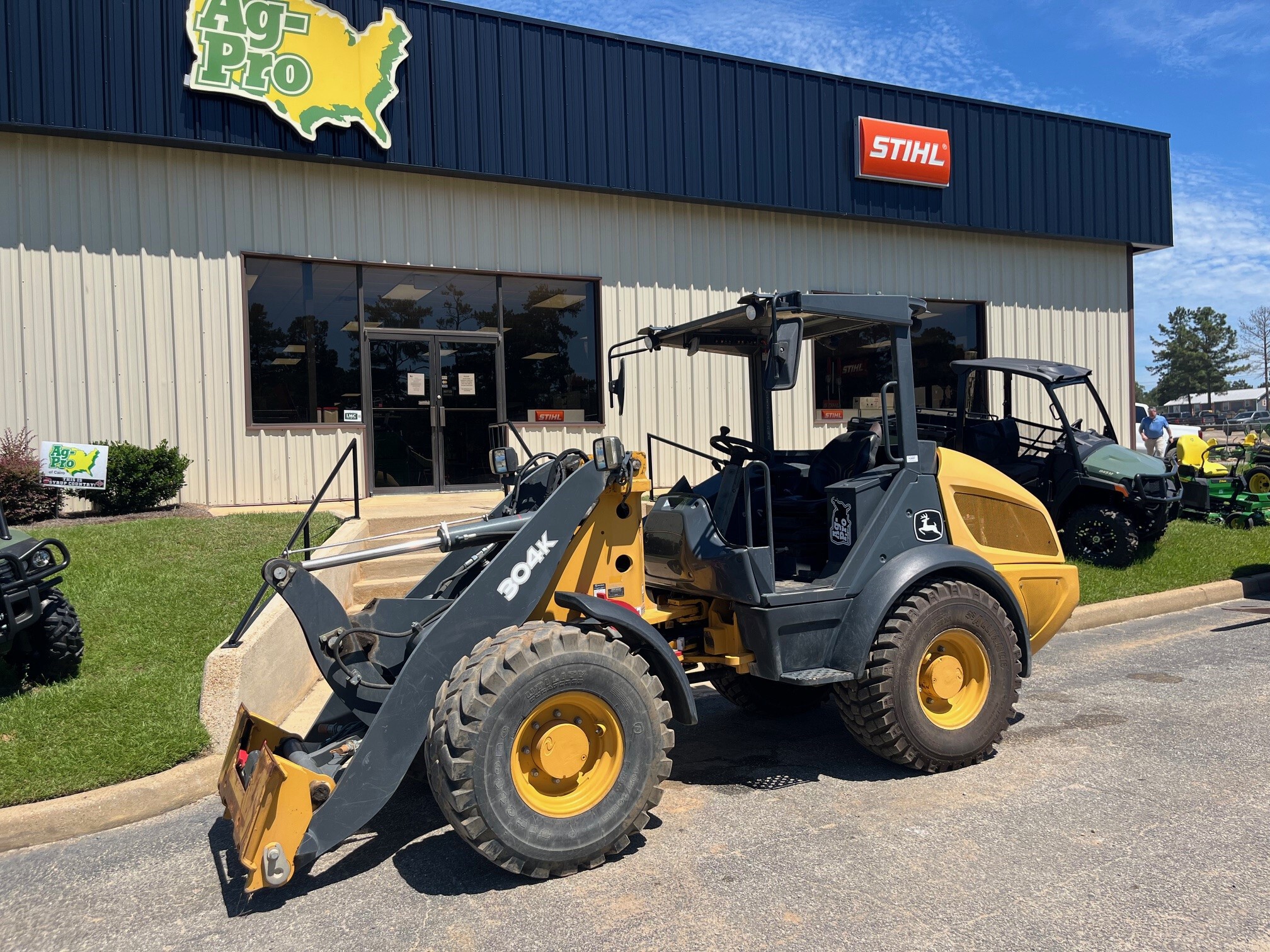 2016 John Deere 304K Image 1