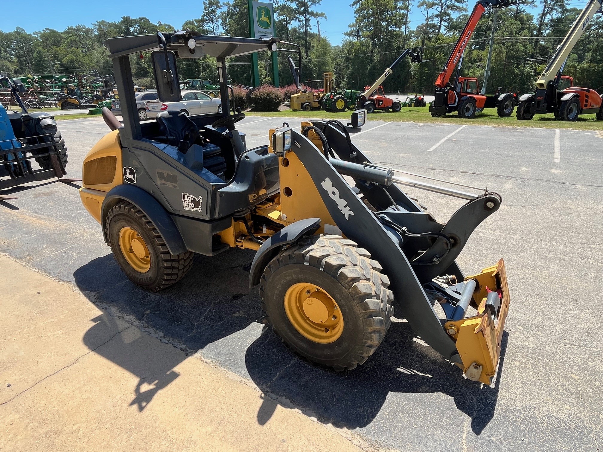 2016 John Deere 304K Image 4