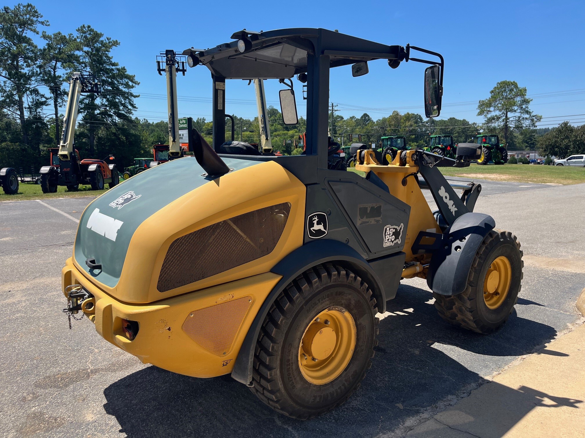 2016 John Deere 304K Image 3