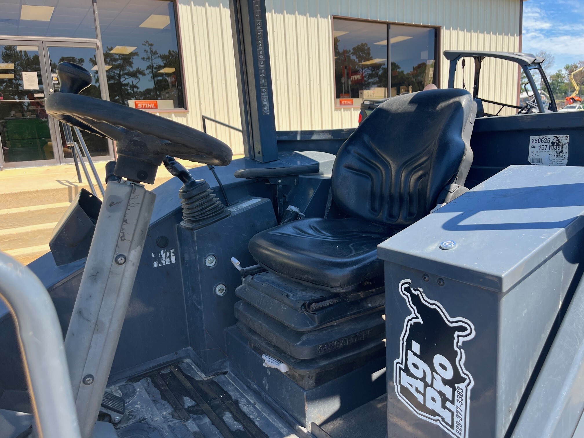 2016 John Deere 304K Image 5