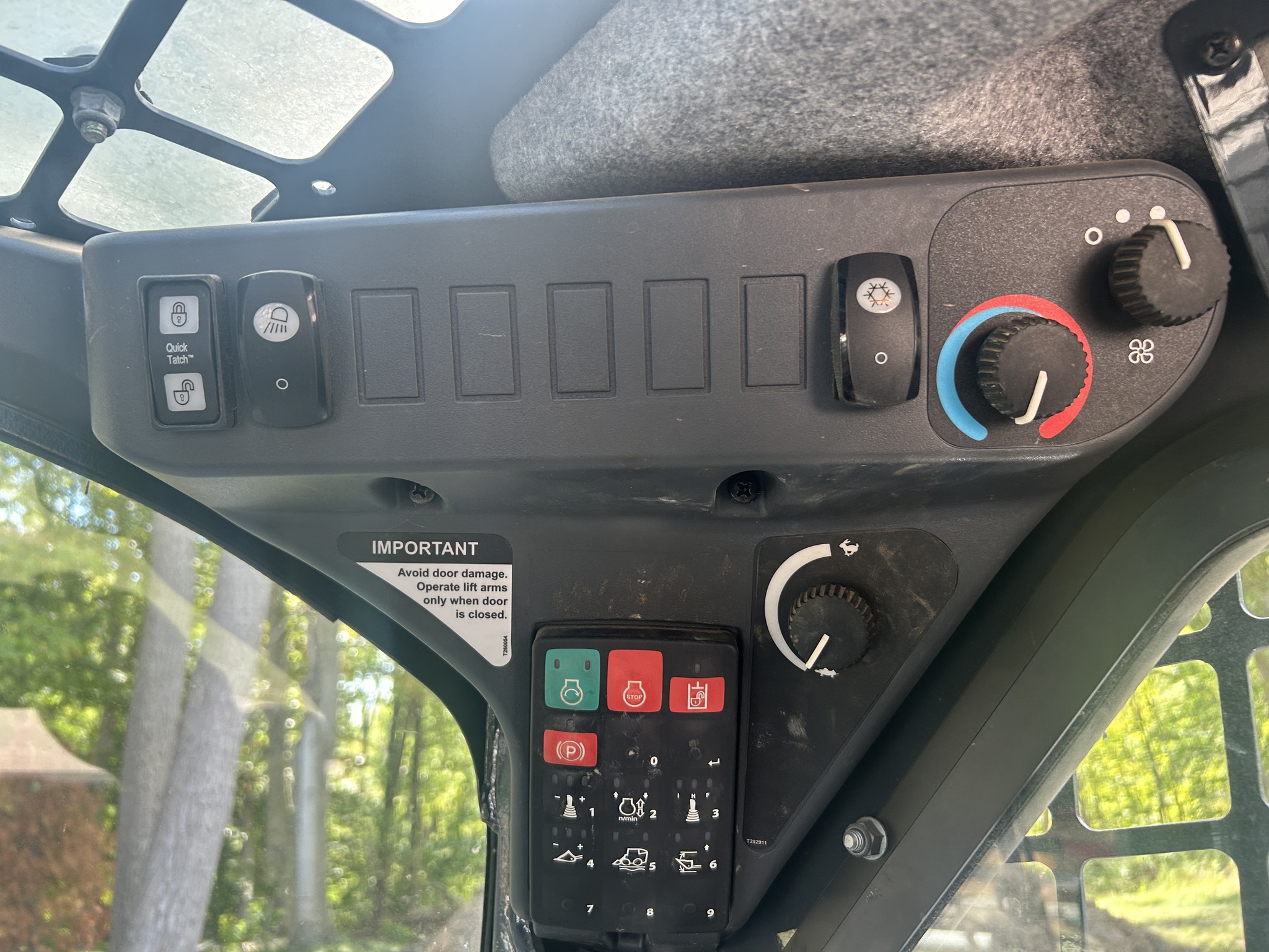 2023 John Deere 317G Image 9