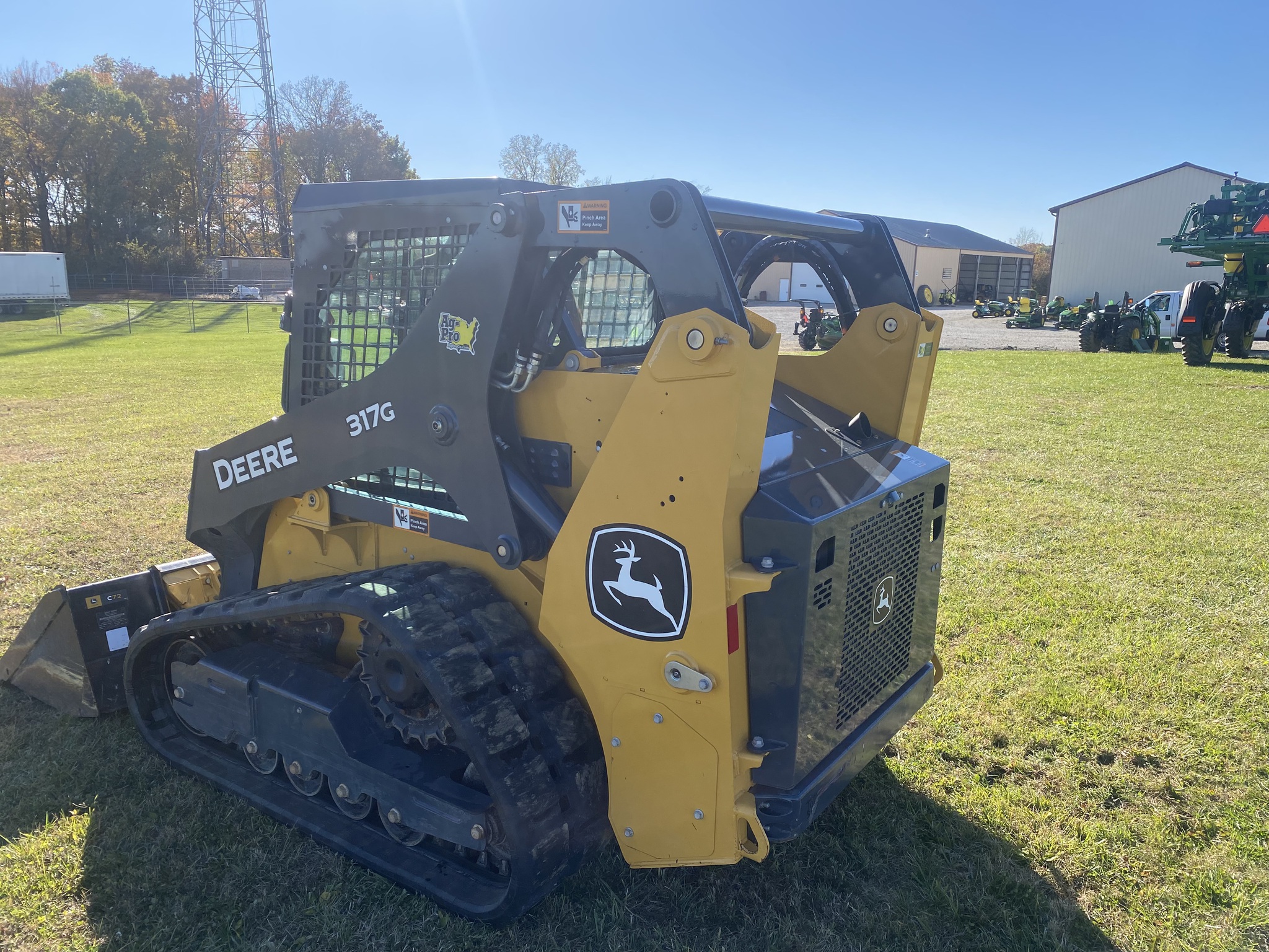 2023 John Deere 317G Image 6