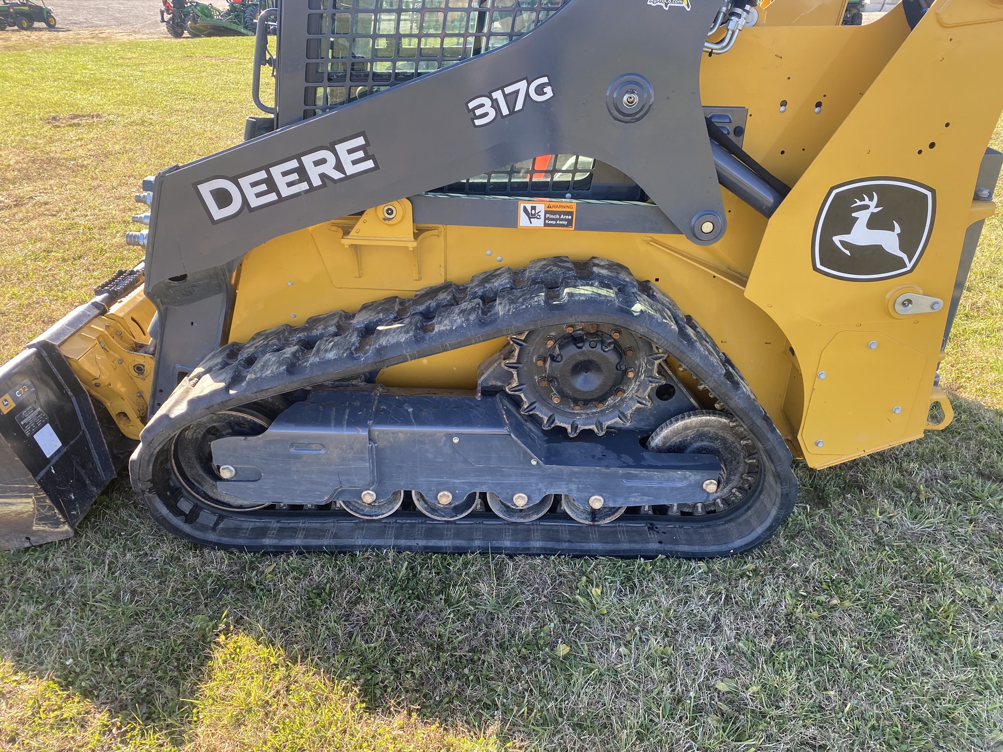 2023 John Deere 317G Image 5