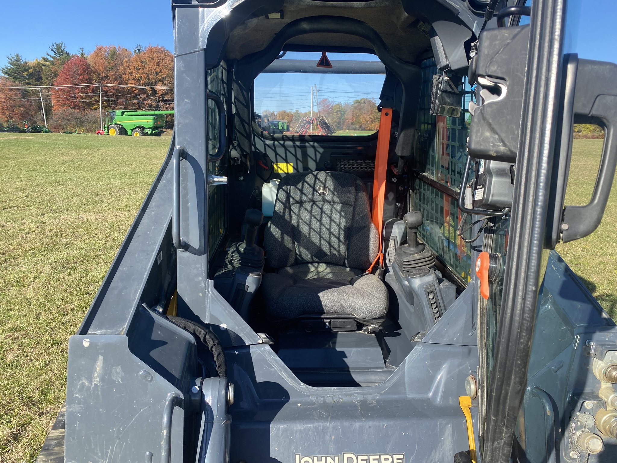 2023 John Deere 317G Image 7