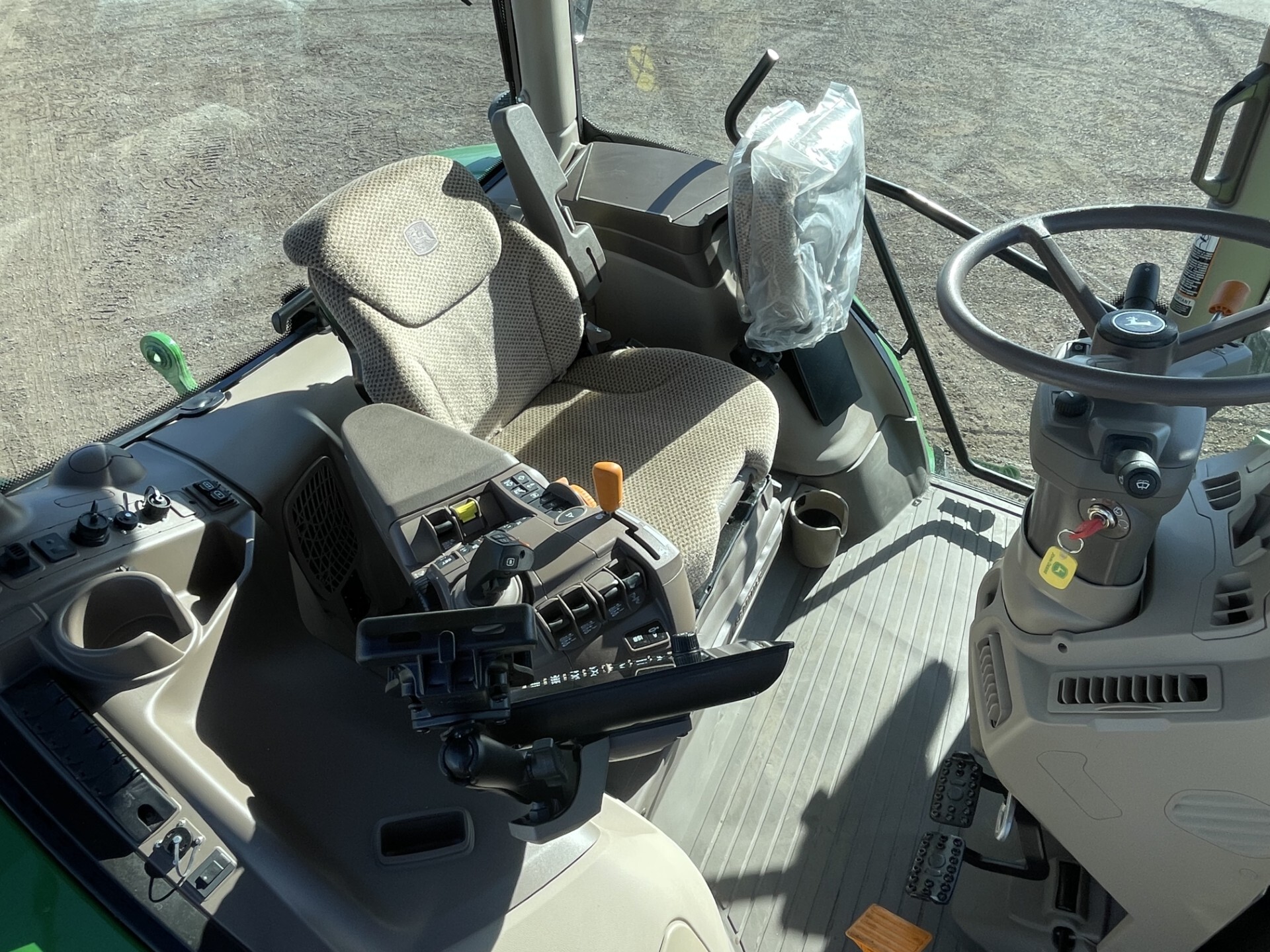 2025 John Deere 6R 120 Image 28