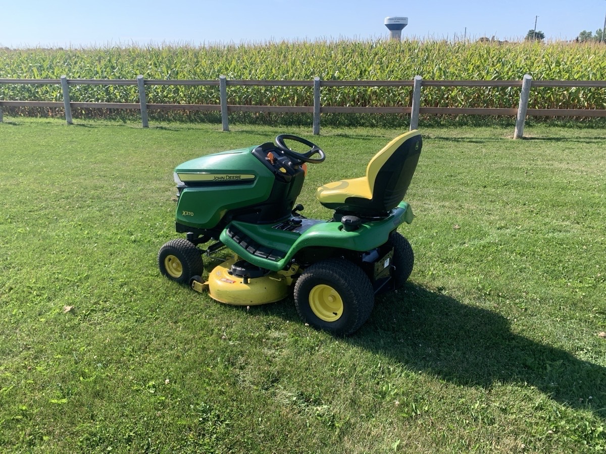 2021 John Deere X370 Image 4