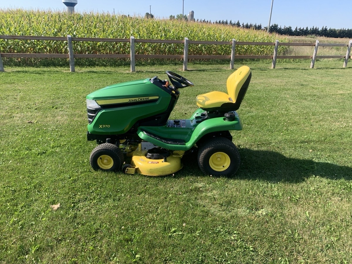2021 John Deere X370 Image 5