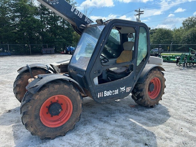 2004 Bobcat V518 Image 2