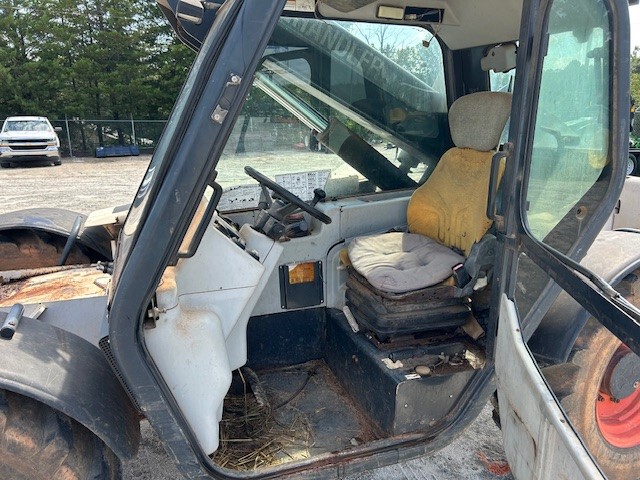 2004 Bobcat V518 Image 3