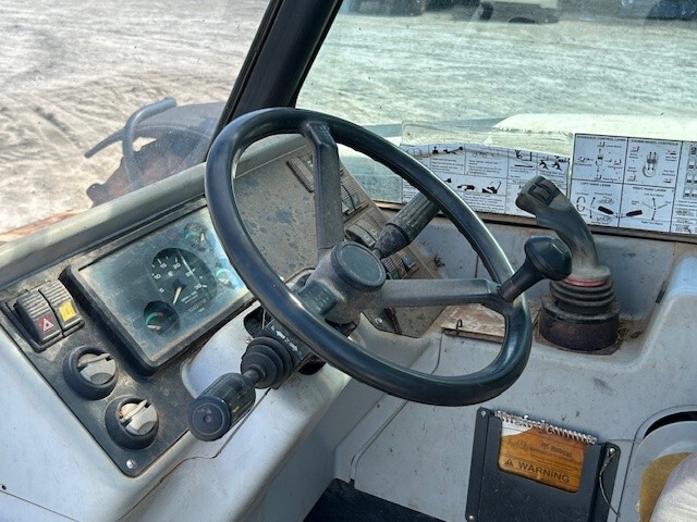 2004 Bobcat V518 Image 5