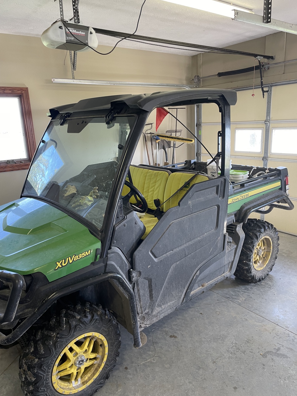 2018 John Deere XUV 835M Image 2