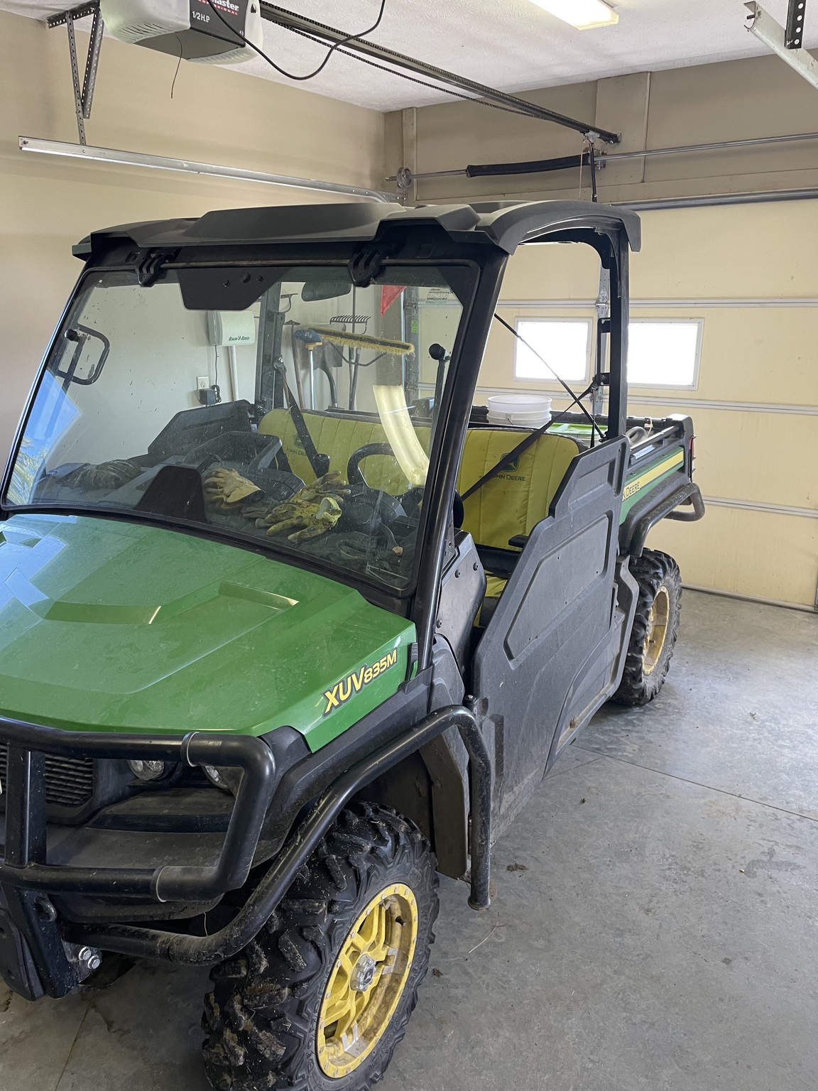 2018 John Deere XUV 835M Image 1