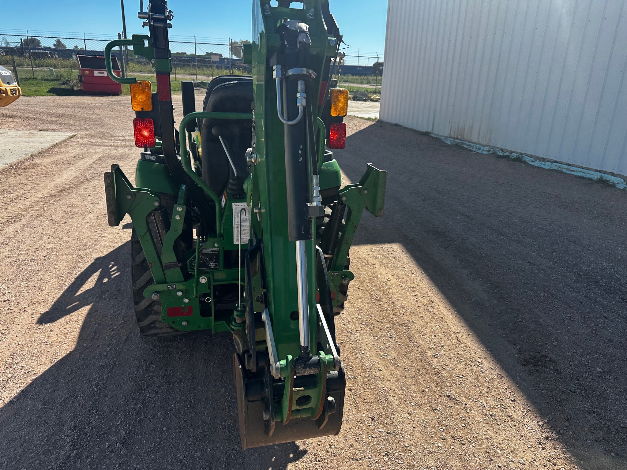 2019 John Deere 2025R Image 4