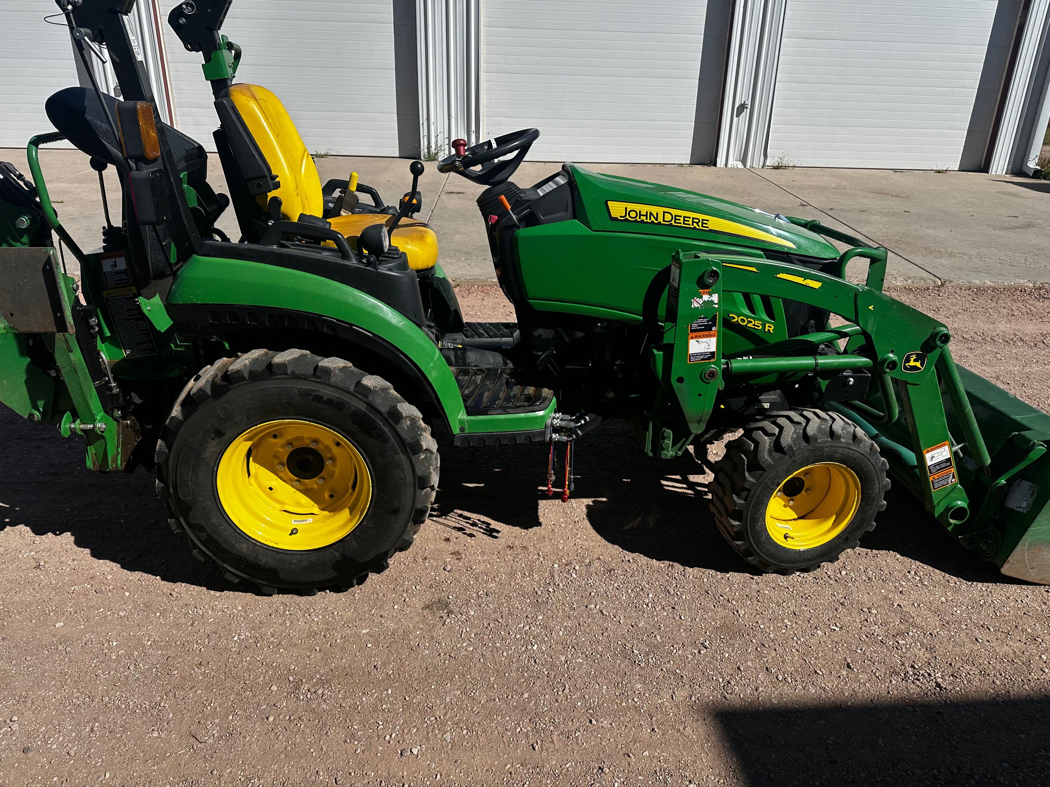 2019 John Deere 2025R Image 7
