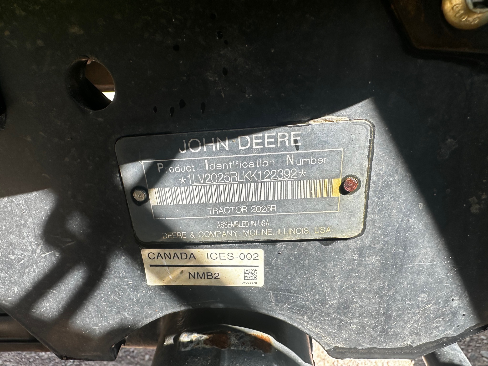 2019 John Deere 2025R Image 11