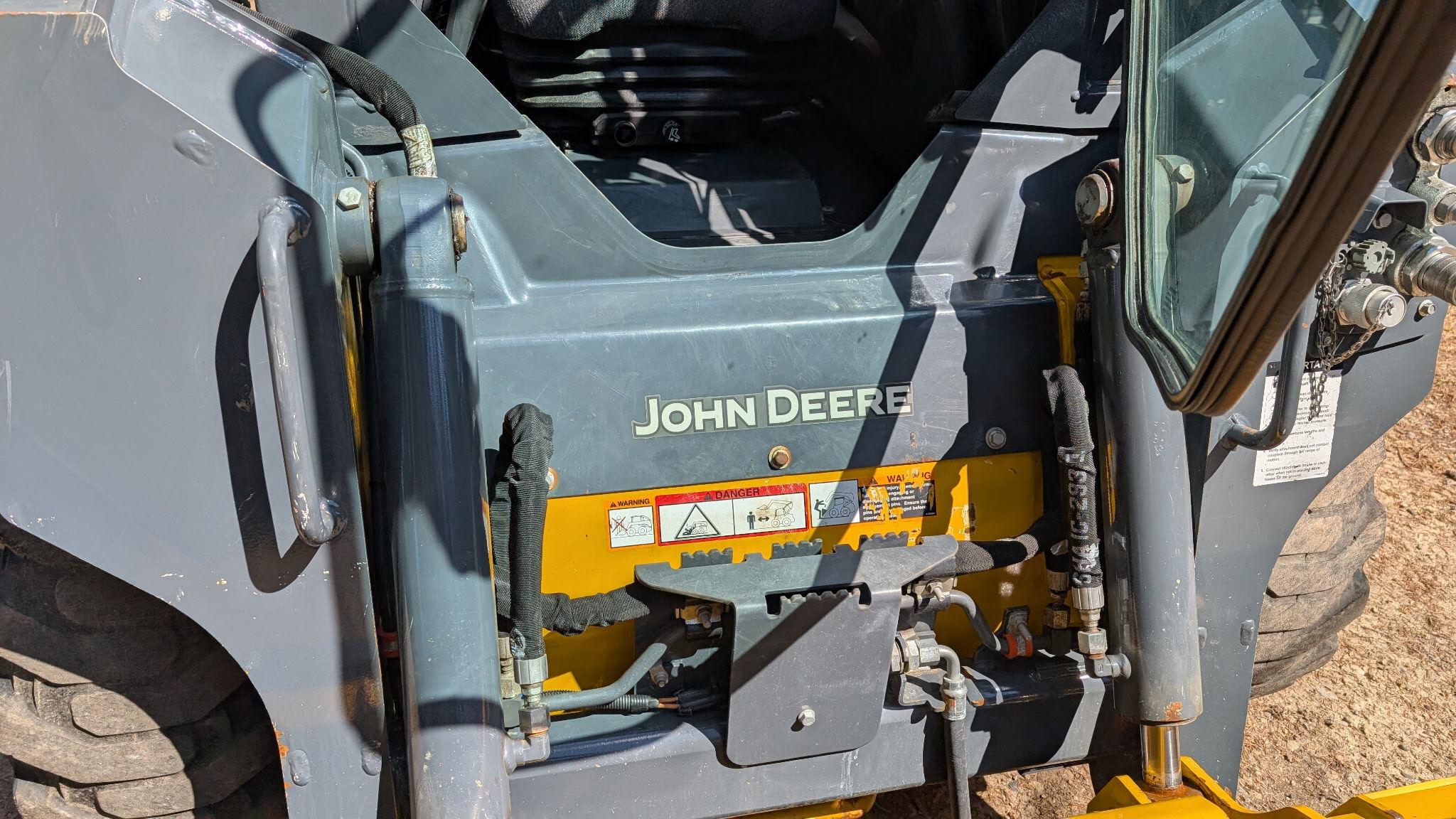 2022 John Deere 316GR Image 10