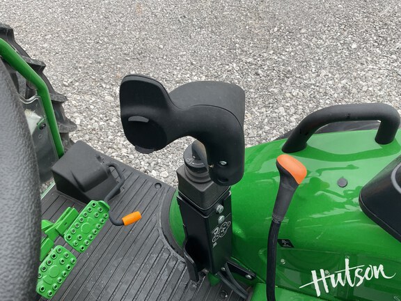 Photo of 2024 John Deere 5067E