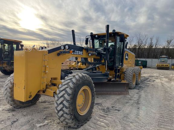 Photo of a 2023 John Deere 772G