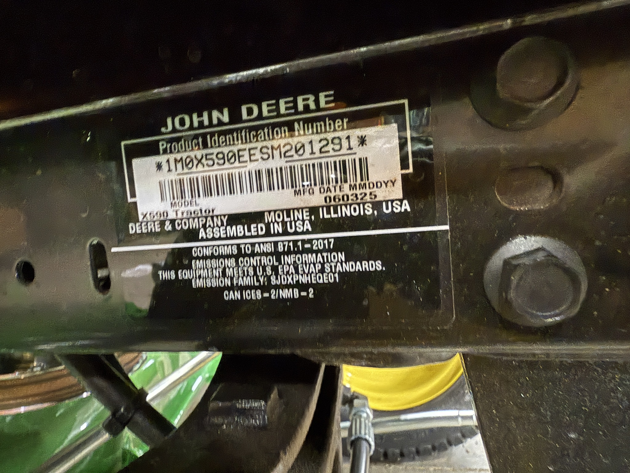 2025 John Deere X590 Image 10