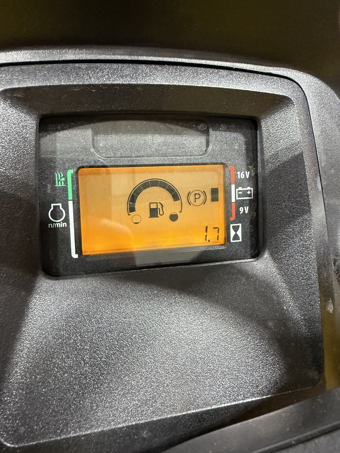 2025 John Deere X590 Image 9