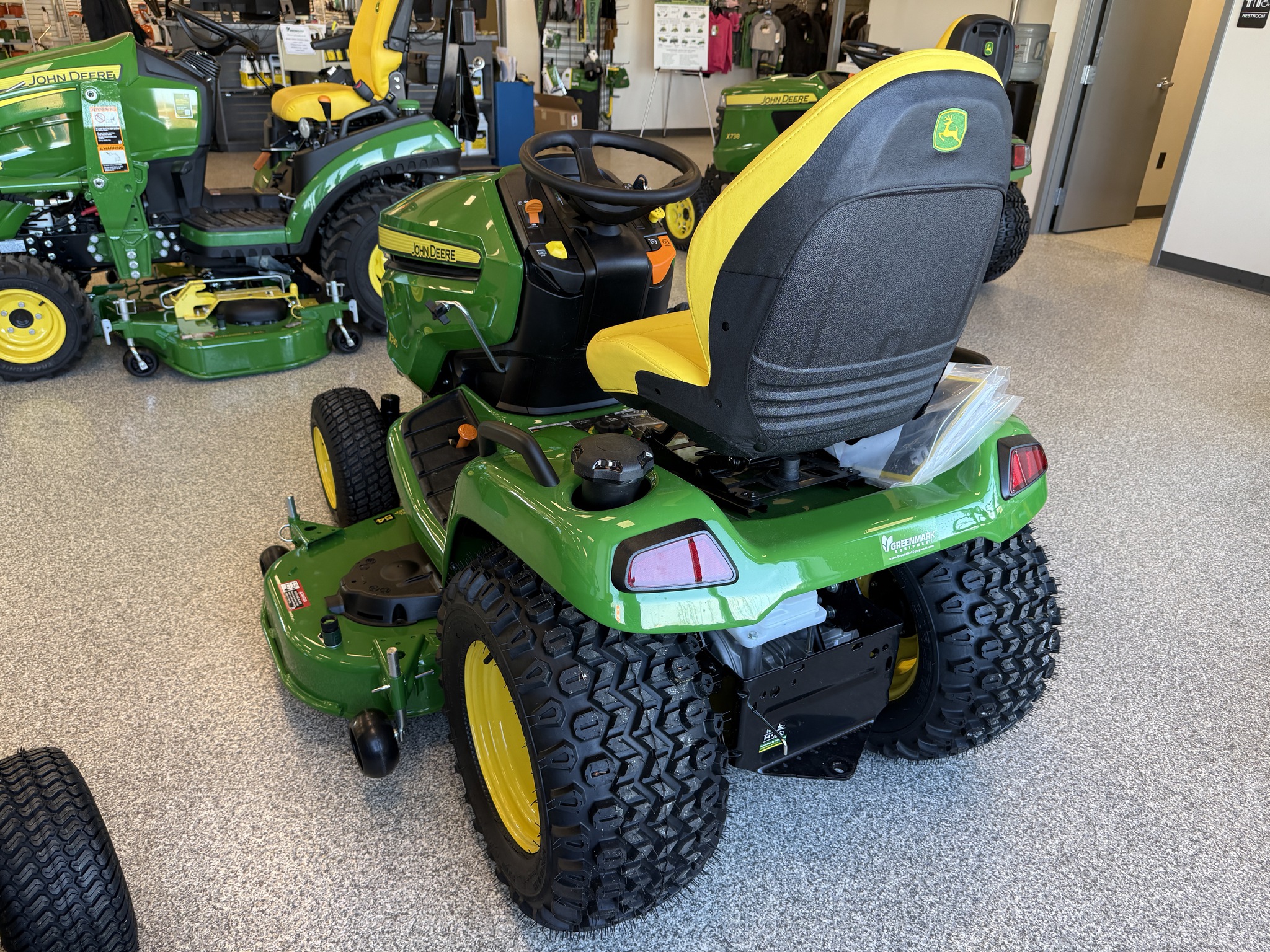 2025 John Deere X590 Image 5