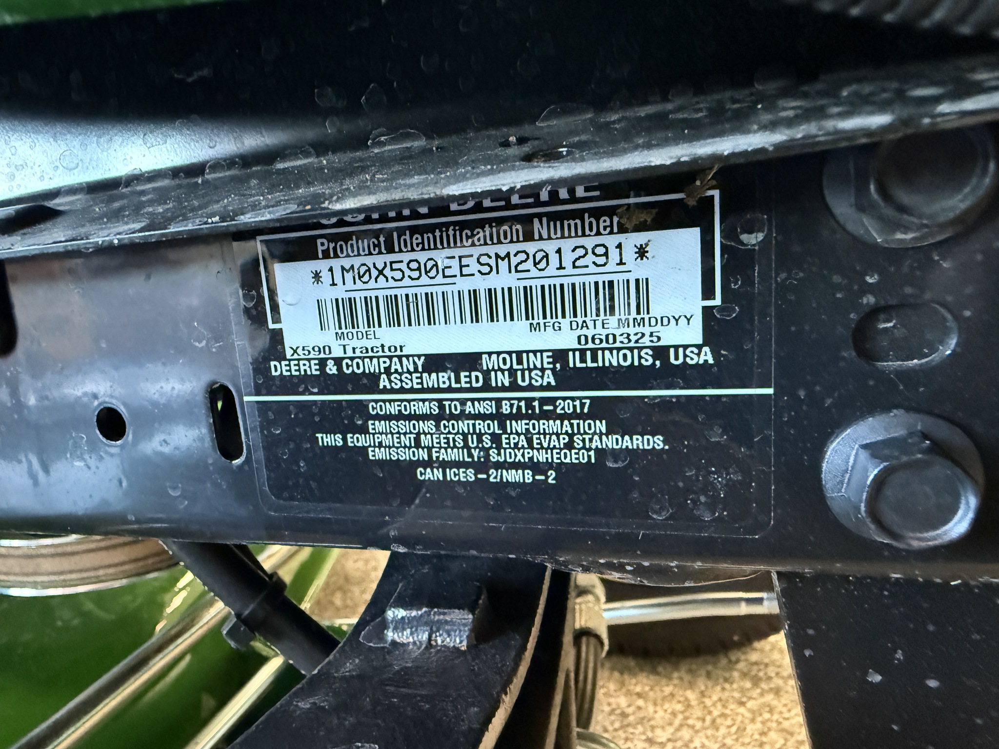 2025 John Deere X590 Image 10