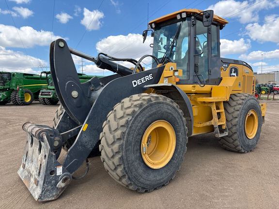 Photo of a 2021 John Deere 644P